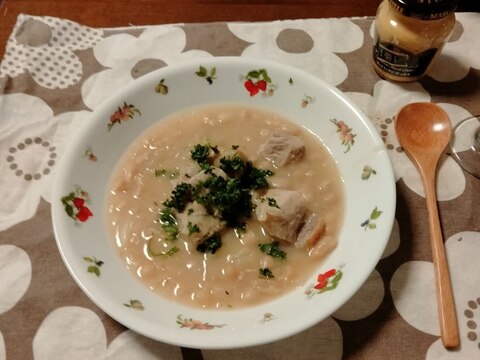豚肉と白いんげん豆のスープ